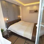 Arpad Bridge Apartament *